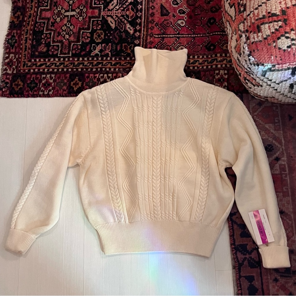 Wool cable sweater - Picture 2 of 6